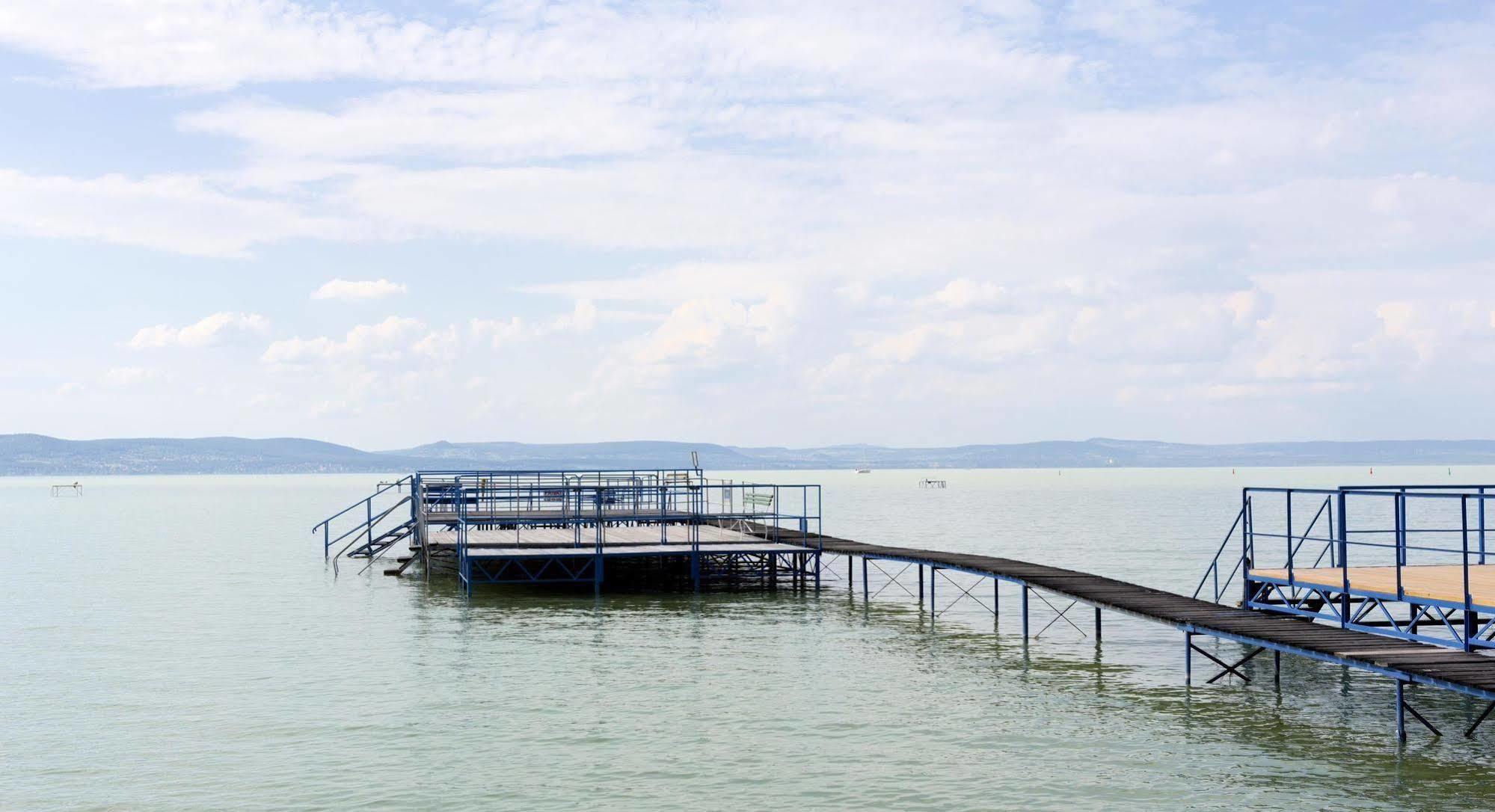 Hotel Francoise Balatonlelle Exterior photo
